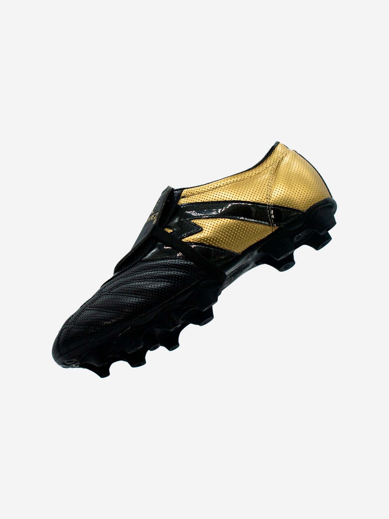 Tachones de fútbol Manríquez MITHOS | Negro y Dorado
