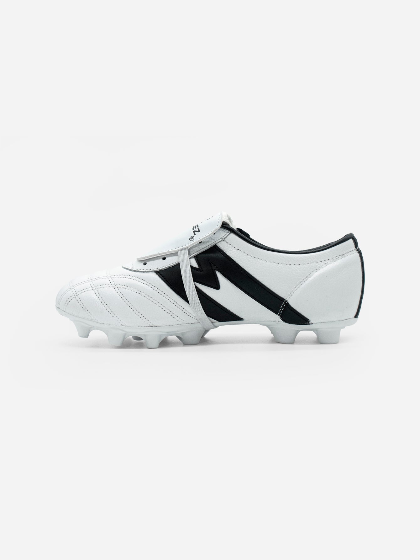 Tachones de fútbol Manríquez MID SX | Blanco y Negro